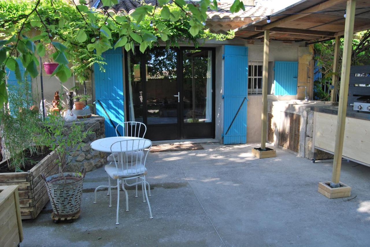 Les Volets Bleus Provence Salon-de-Provence Exterior foto